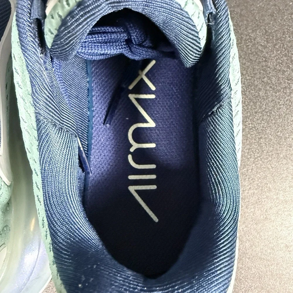 Nike Air Max 720 Youth Size 4.5 women's 6 Northern Lights Day Silver Navy blue